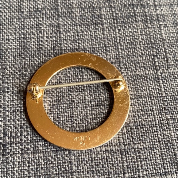 Monet Gold tone Circle Brooch - Picture 3 of 4